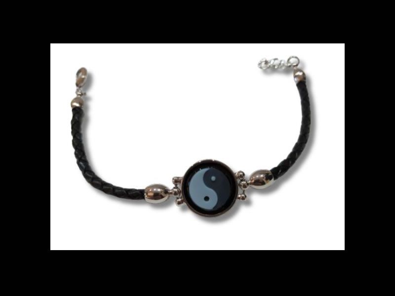 Bracciale con cammeo Yin Yang in agata bianca e nera e pelle intrecciata